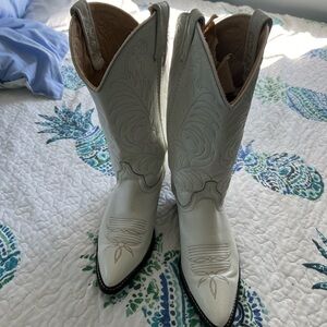 Acme ladies boots, size 7